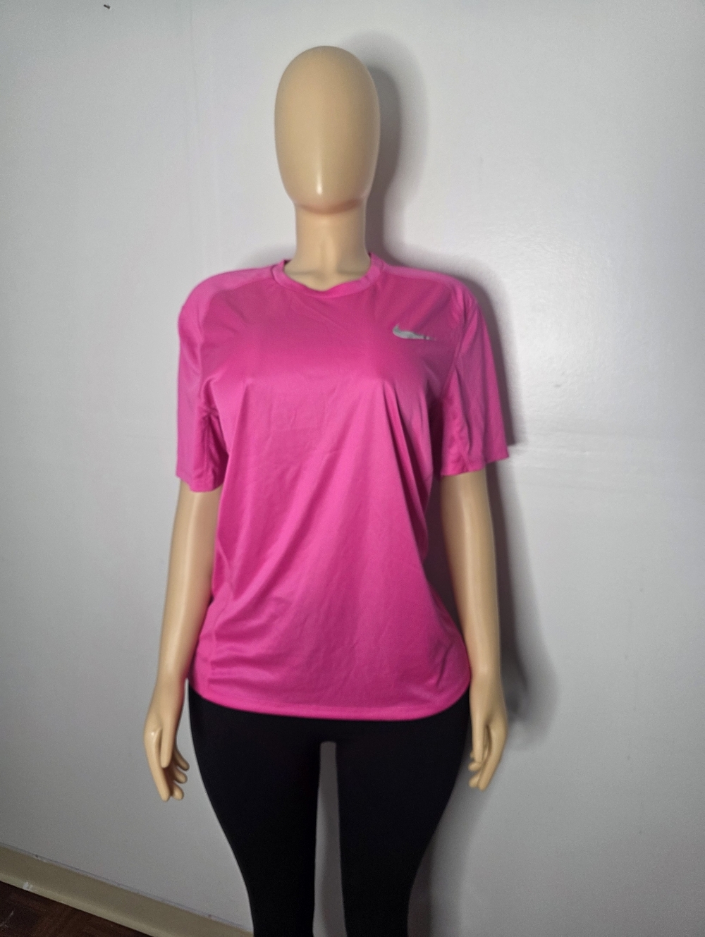 Nike Hot Pink Short Sleeve Women's Athletic Tee Size US/M